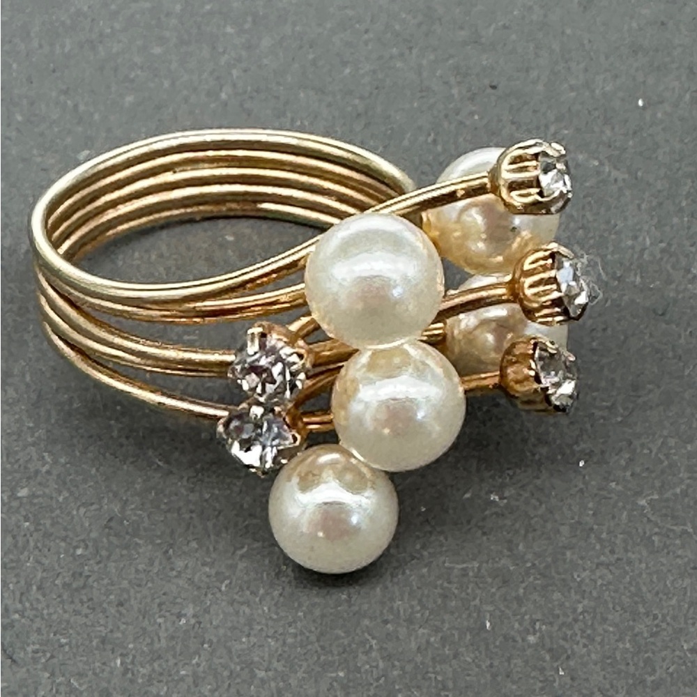 Elegant Faux Pearl , Gold tone, and Rhinestone Ring - Picture 3 of 4